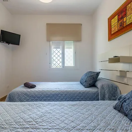 Apartment Pass The Keys Near The Beach